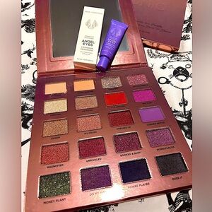 Iconic London Desk to Dance
Eyeshadow Palette New Never Used w/ FREE Angel Eyes